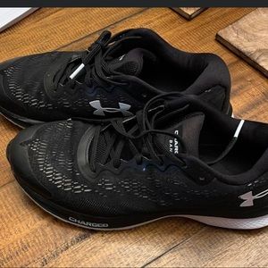 Under Armour Tennis Shoes. In great used condition!!